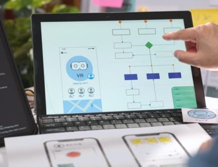 Prototyper une interface aide à visualiser les idées. Ensuite, cela permet d’éviter des erreurs coûteuses. De plus, cela facilite