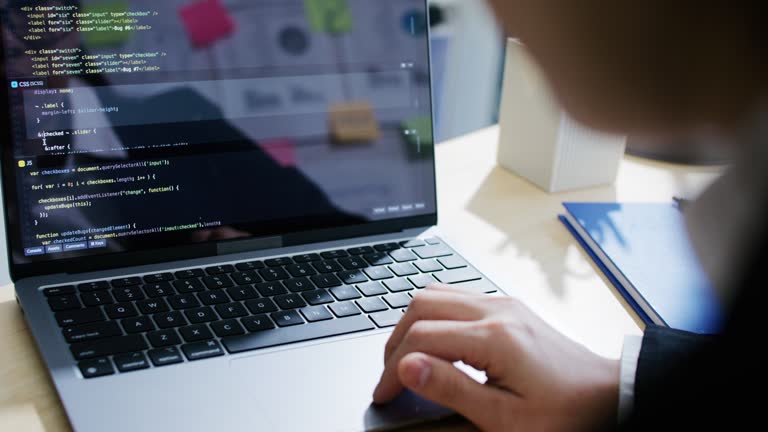Shopify s’adresse aux débutants comme aux professionnels. En effet, la plateforme propose une interface intuitive. Ainsi, elle facilite