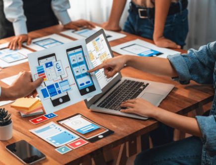 Optimiser le SEO commence par une compréhension solide des moteurs de recherche. En effet, Google analyse la structure des sites.