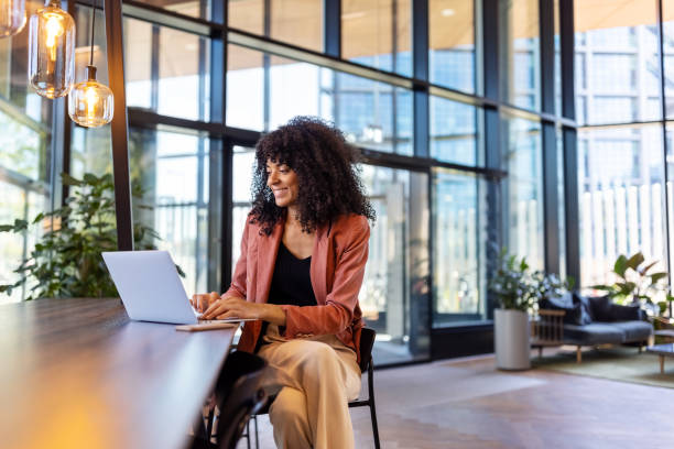 Démarrer une activité de freelance implique toujours des frais administratifs. En effet, il faut créer son statut légal. Par conséquent,