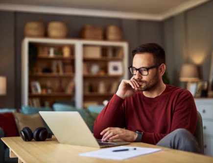 Pour commencer, il est essentiel de comprendre ce que signifie scaler son activité. En effet, scaler consiste à développer
